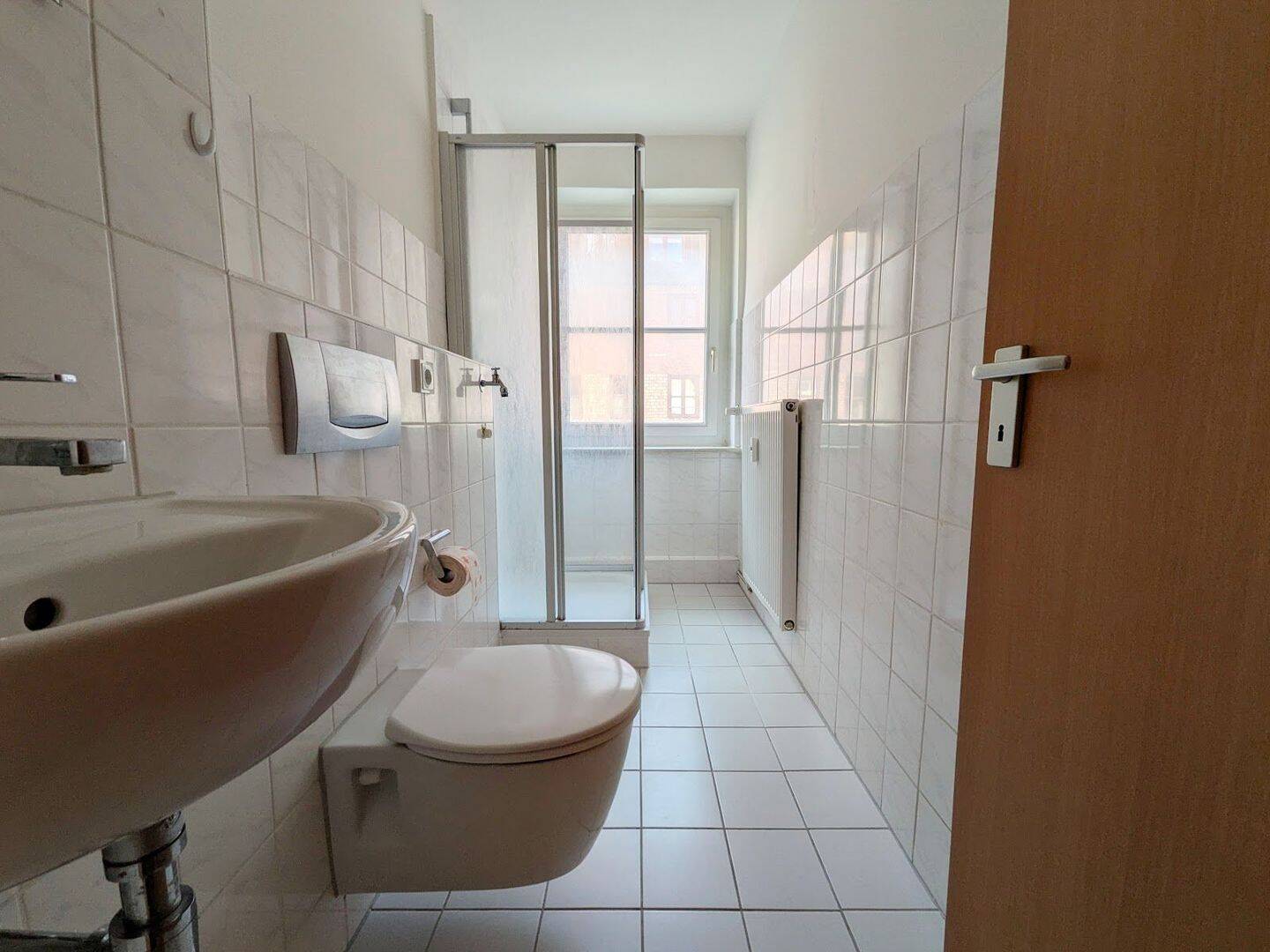2 Zimmer in beliebter Lage, kompakter Schnitt, separate Küche mit Einbauküche, Tageslichtbad – Rostock – Vorschaubild 4