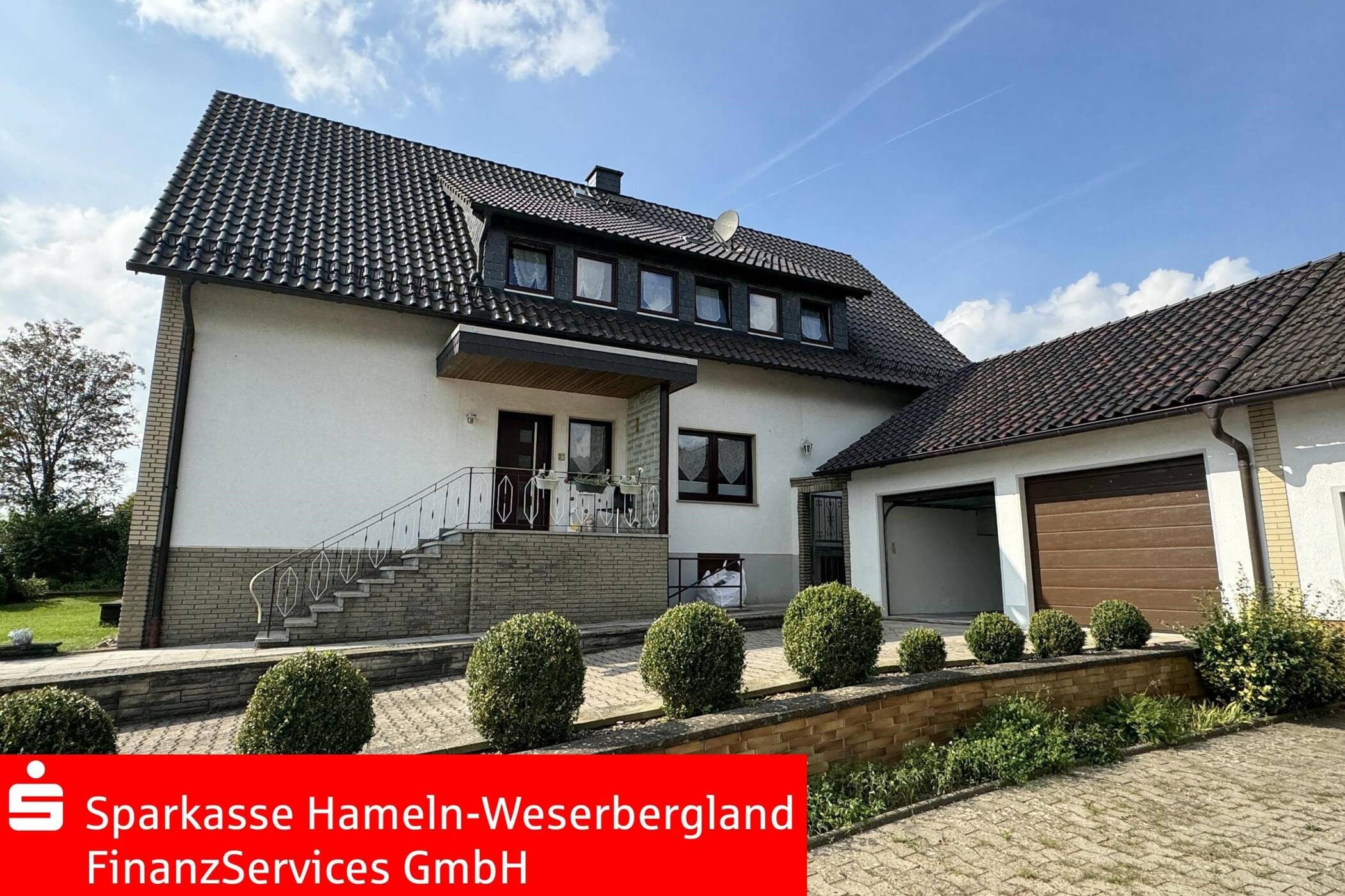 Großzügiges Zweifamilienhaus – Hessisch Oldendorf – Bild 1 von 8