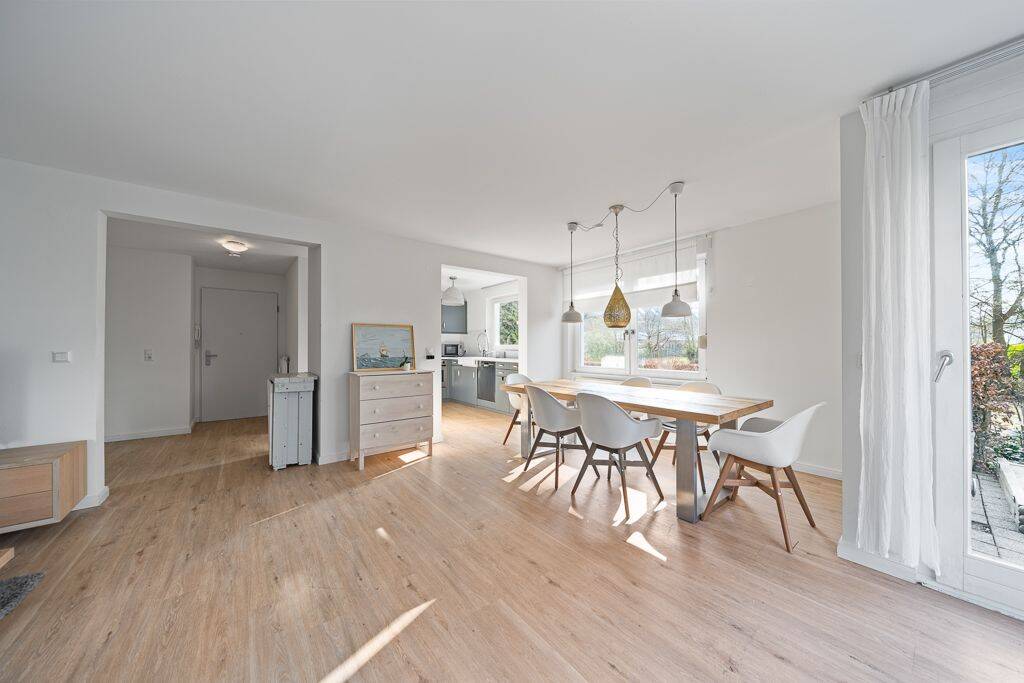 Charmante 100 m² Erdgeschoss-Maisonettewohnung mit zwei Sonnenterrassen in ruhiger Lage von Hamburg-Marienthal – Hamburg – Vorschaubild 3