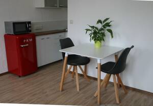 Ingolstadt, helle 2-Zimmer-Wohnung, komplett möbliert und ausgestattet, Balkon – 85055 Ingolstadt – Vorschaubild 2
