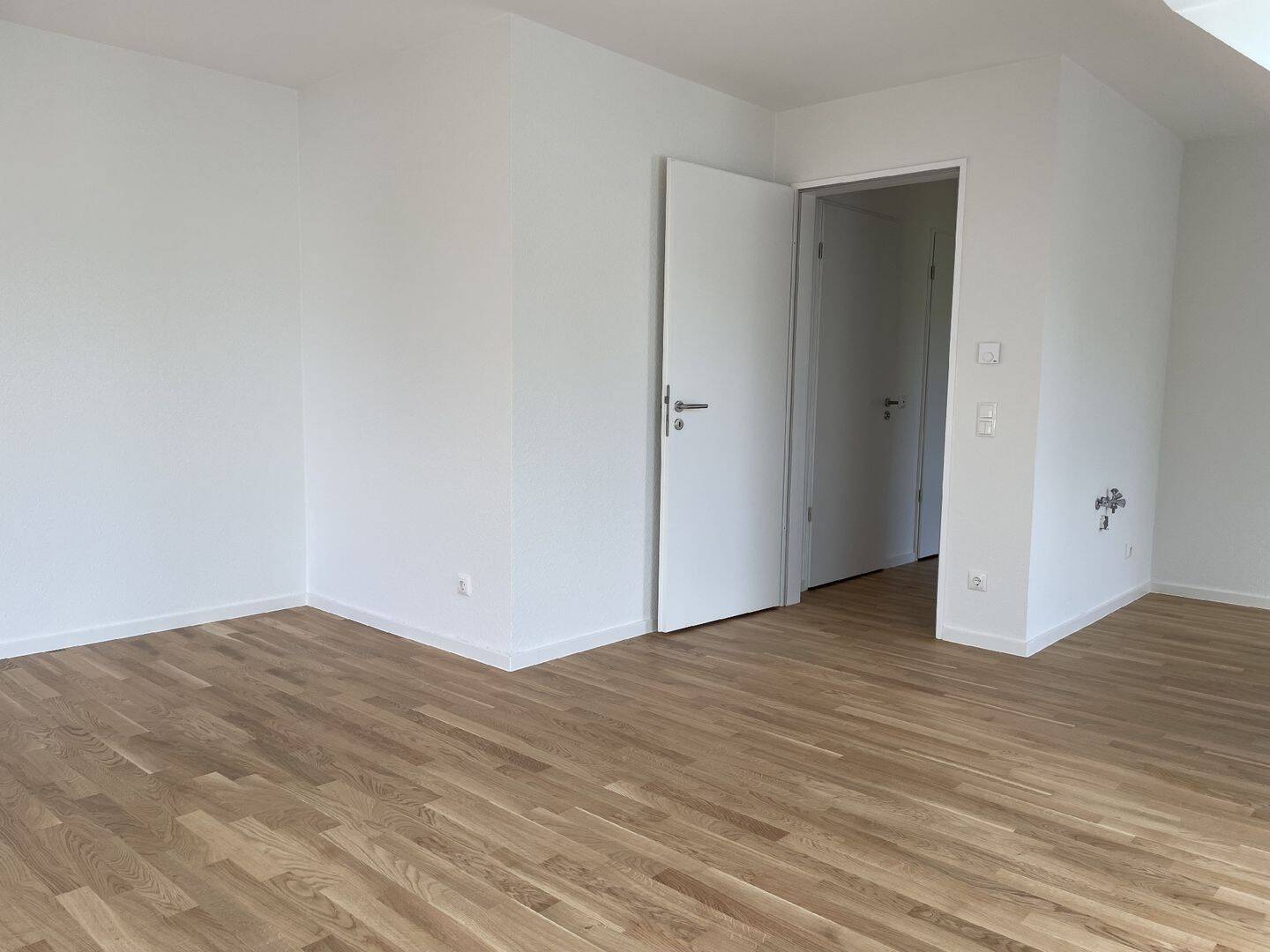 helle 2-Zimmer-Wohnung mit moderner Ausstattung und Blick ins Grüne