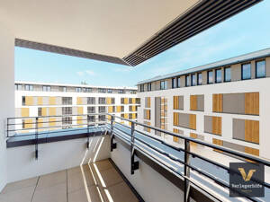Lichtdurchflutete und großzügig geschnittene 3-Zimmer-Wohnung mit Dachterrasse und Loggia!