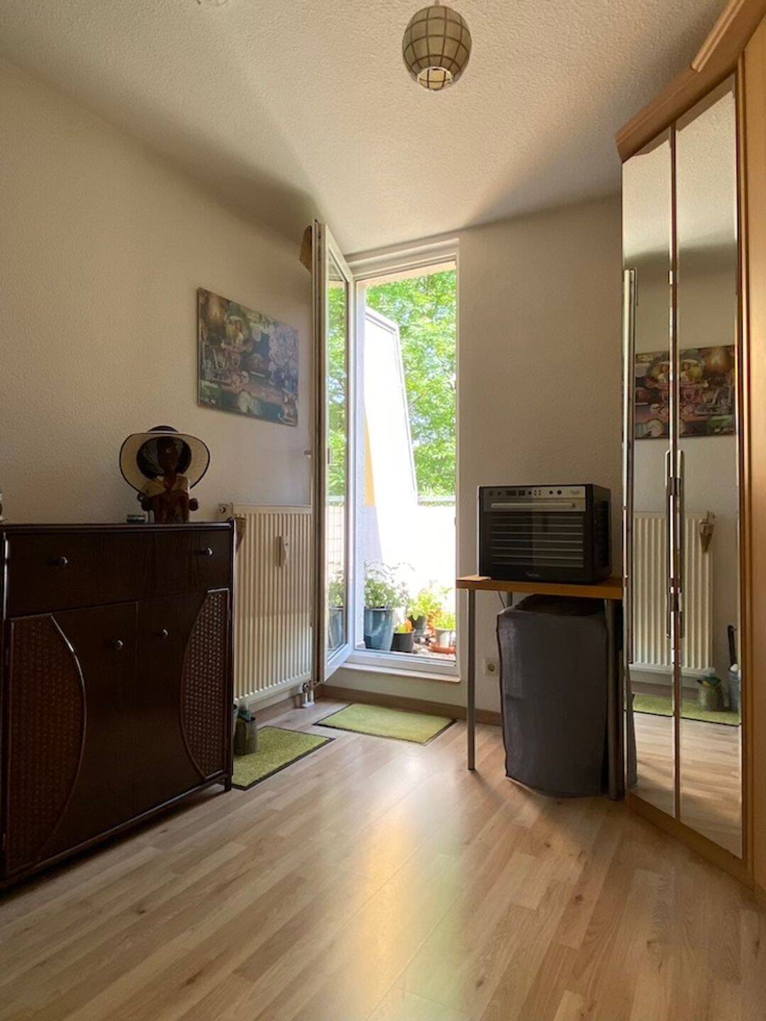 Charmante 2,5 Zimmer-Dachgeschosswohnung mit Balkon und Carport in Dresden-Striesen – Dresden – Vorschaubild 9