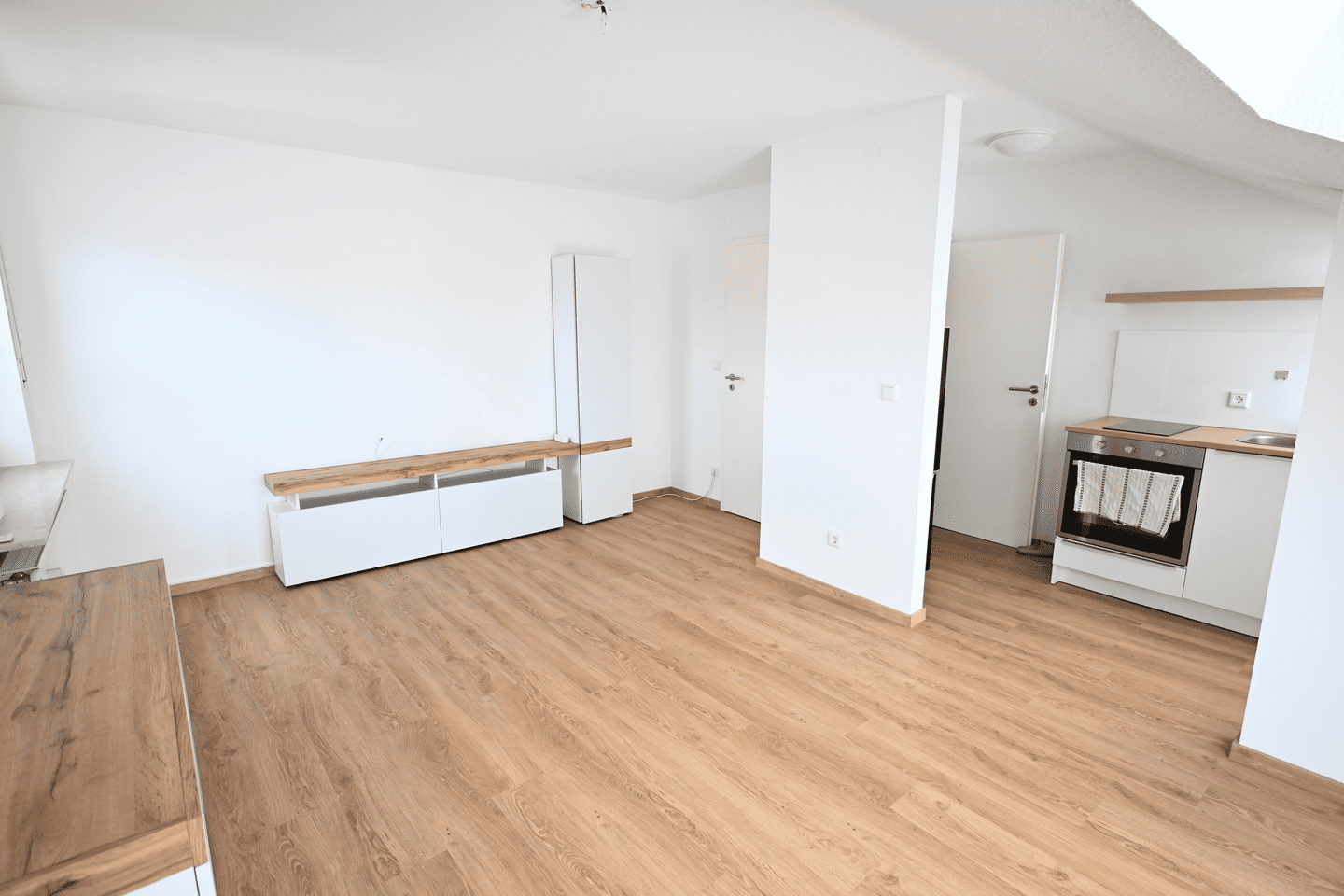 Helle 3-Zimmer-Dachgeschosswohnung mit Weinbergblick in Würzburg-Heidingsfeld – Würzburg – Vorschaubild 9