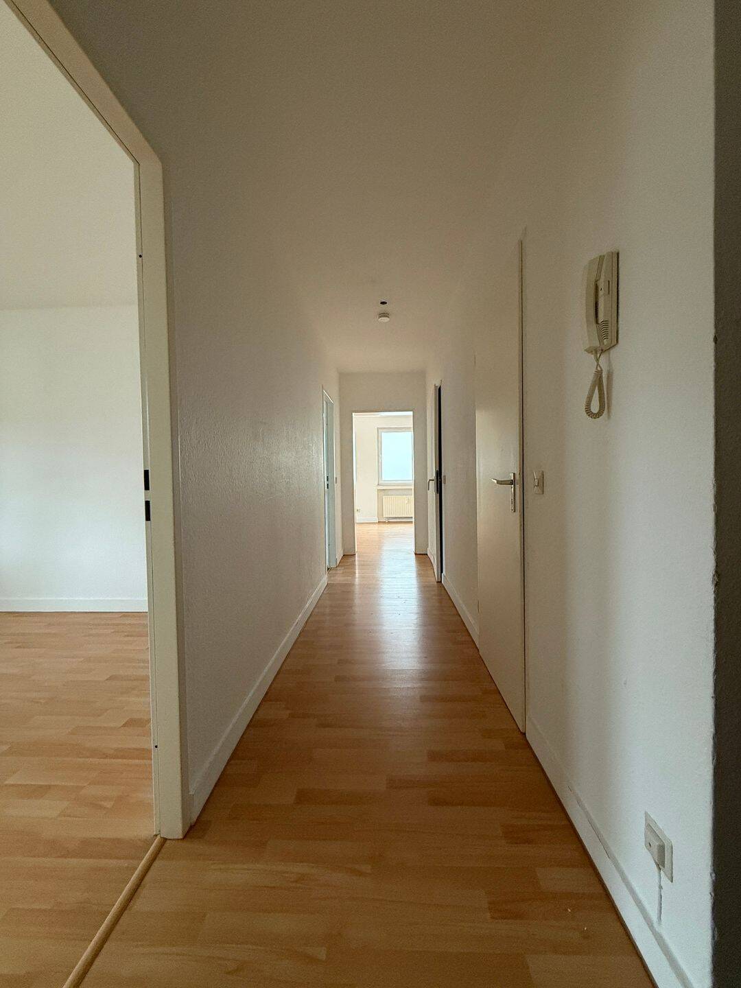 Regierungsviertel - Moderne Etagenwohnung mit einer Garage – Saarbrücken – Vorschaubild 3