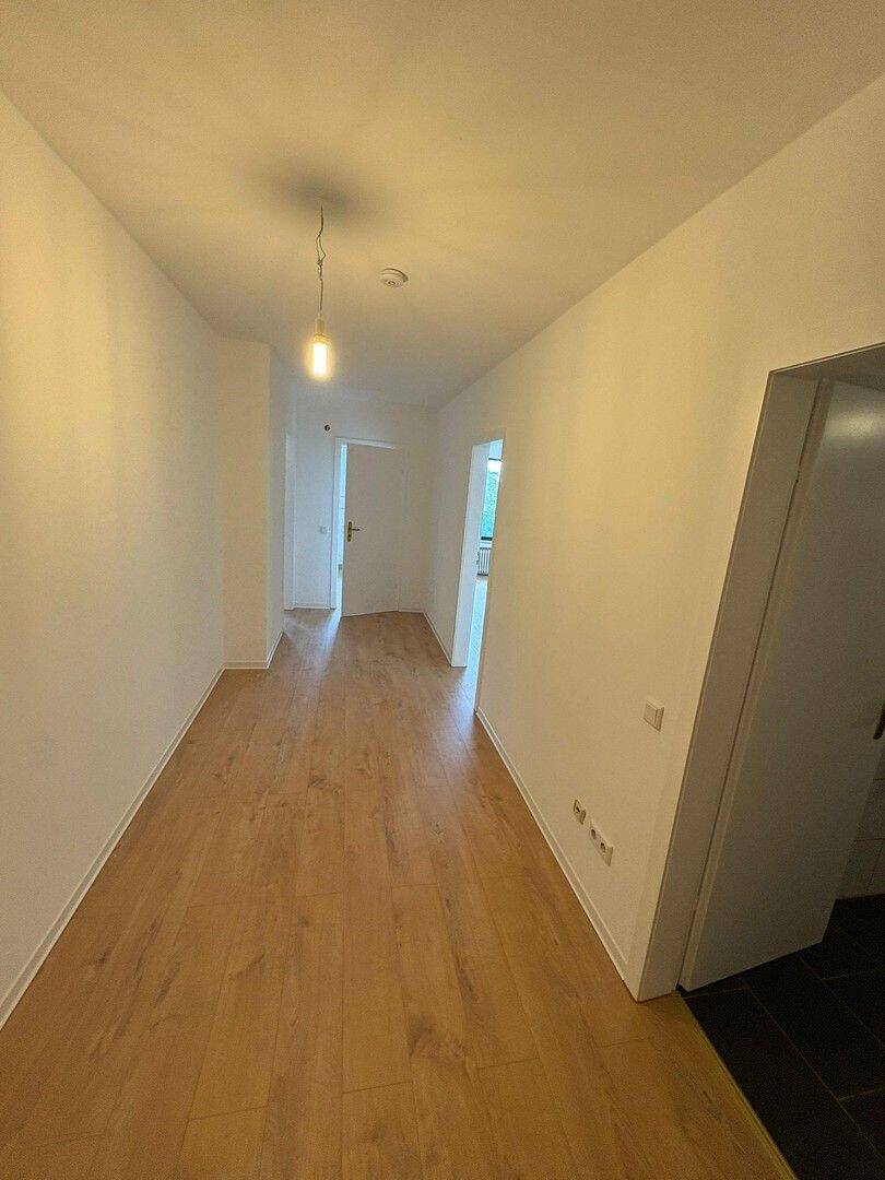 Hochwertig renovierte 2-Zimmer-Wohnung mit Balkon und Garage in Solingen – Solingen – Vorschaubild 6
