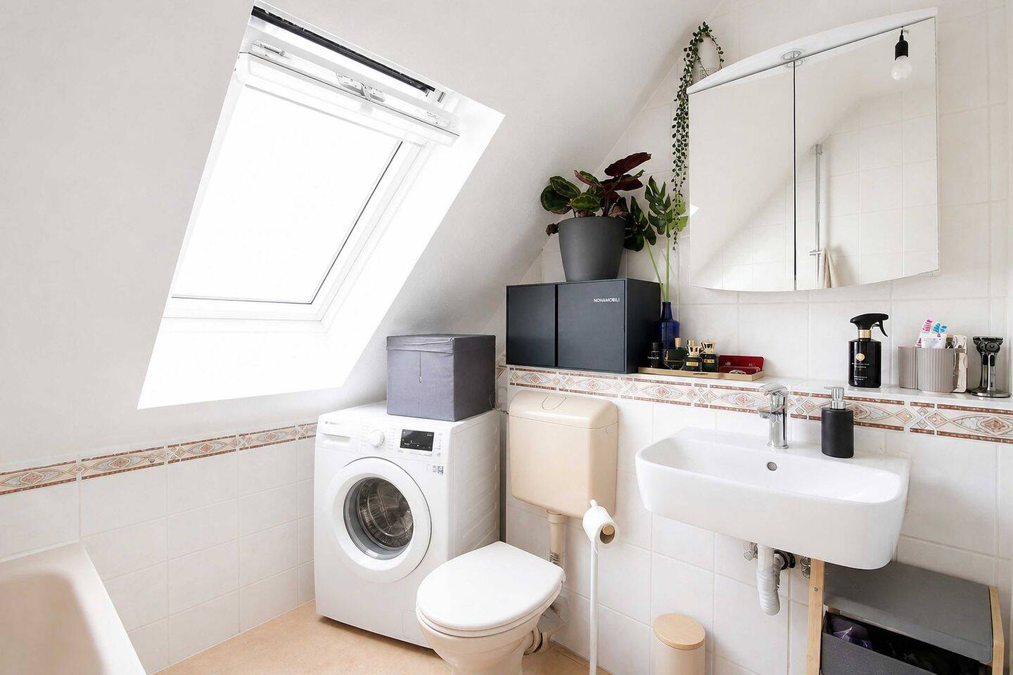 Lichtdurchflutete Dachgeschosswohnung mit Altbaucharme in zentraler Wiesbadener Lage – Wiesbaden – Vorschaubild 6