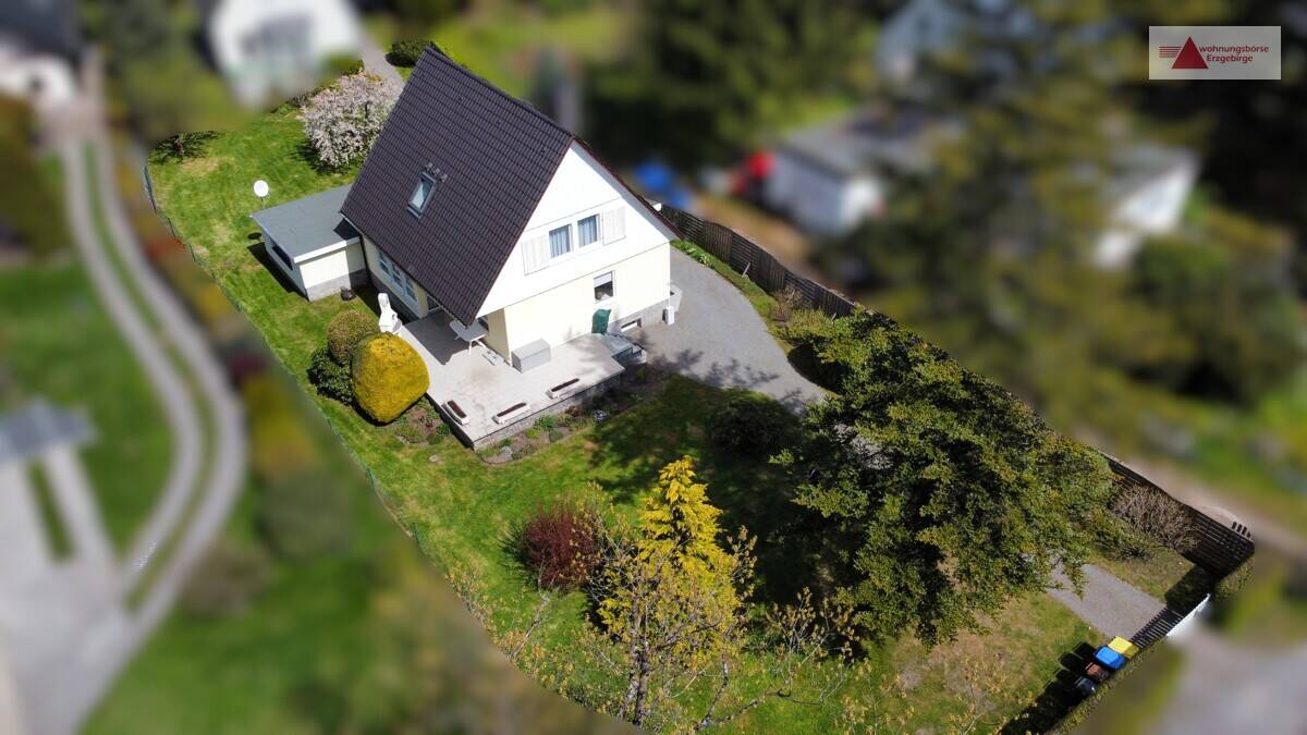 Idyllisch gelegenes Einfamilienhaus am Waldrand von Chemnitz-Rabenstein: 892 m² Grundstück & Garage – Chemnitz – Vorschaubild 2