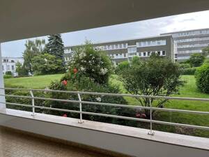 Kölner Süden, rheinnahe, ruhige und helle 3- Zimmerwohnung mit großem überdachten Südostbalkon und TG-Stellplatz – 50999 Köln – Vorschaubild 4