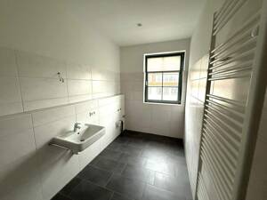 3-Raum-Penthousewohnung mit Weitblick + Lift + Carport + EBK – 9112 Chemnitz – Vorschaubild 7