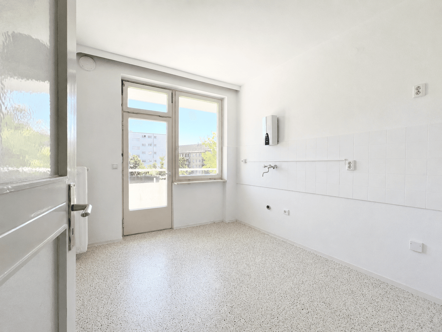 Bezugsfreie + helle 2-Zi-Whg. ZENTRAL in Tempelhof + Süd-Balkon + Lift + Keller – Berlin – Vorschaubild 8