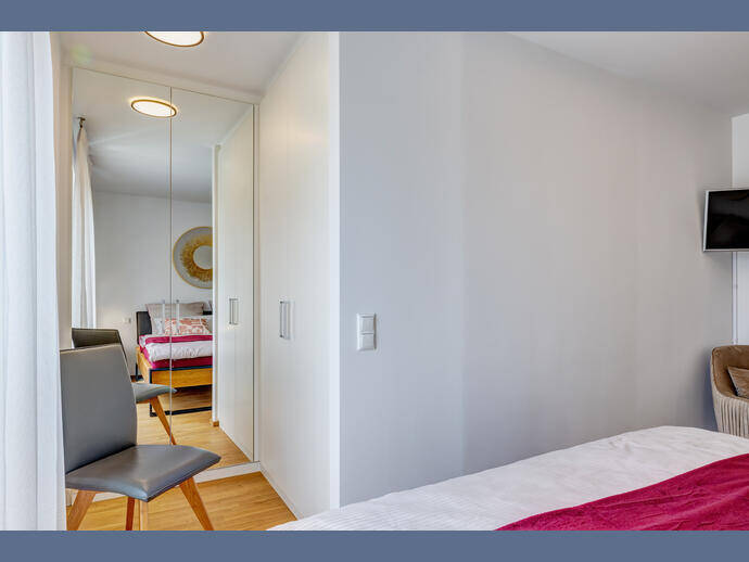 Möbliert: Helle Neubauwohnung mit idealem Schnitt und Balkon – München – Vorschaubild 4