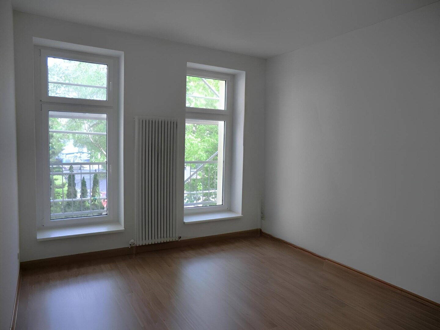 Altbauflair in Wilmersdorf: Saniertes 2,5-Zimmer-Apartment – Berlin – Vorschaubild 2