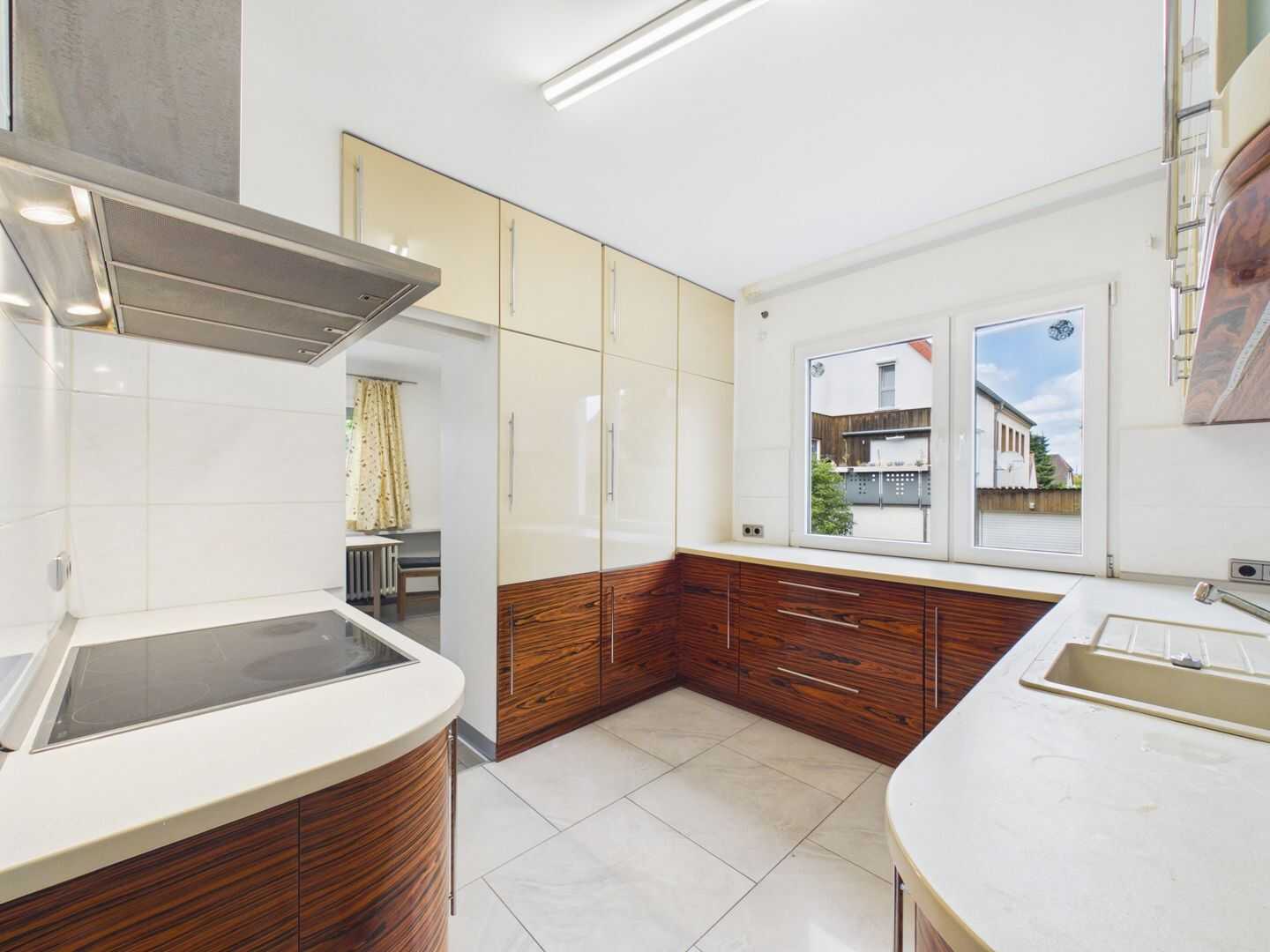 Wohnen ohne Kompromisse! 310 qm Wohnfläche, 10 Zimmer, Garten, Garage, Vollkeller und PV in Destedt! – Cremlingen – Vorschaubild 4