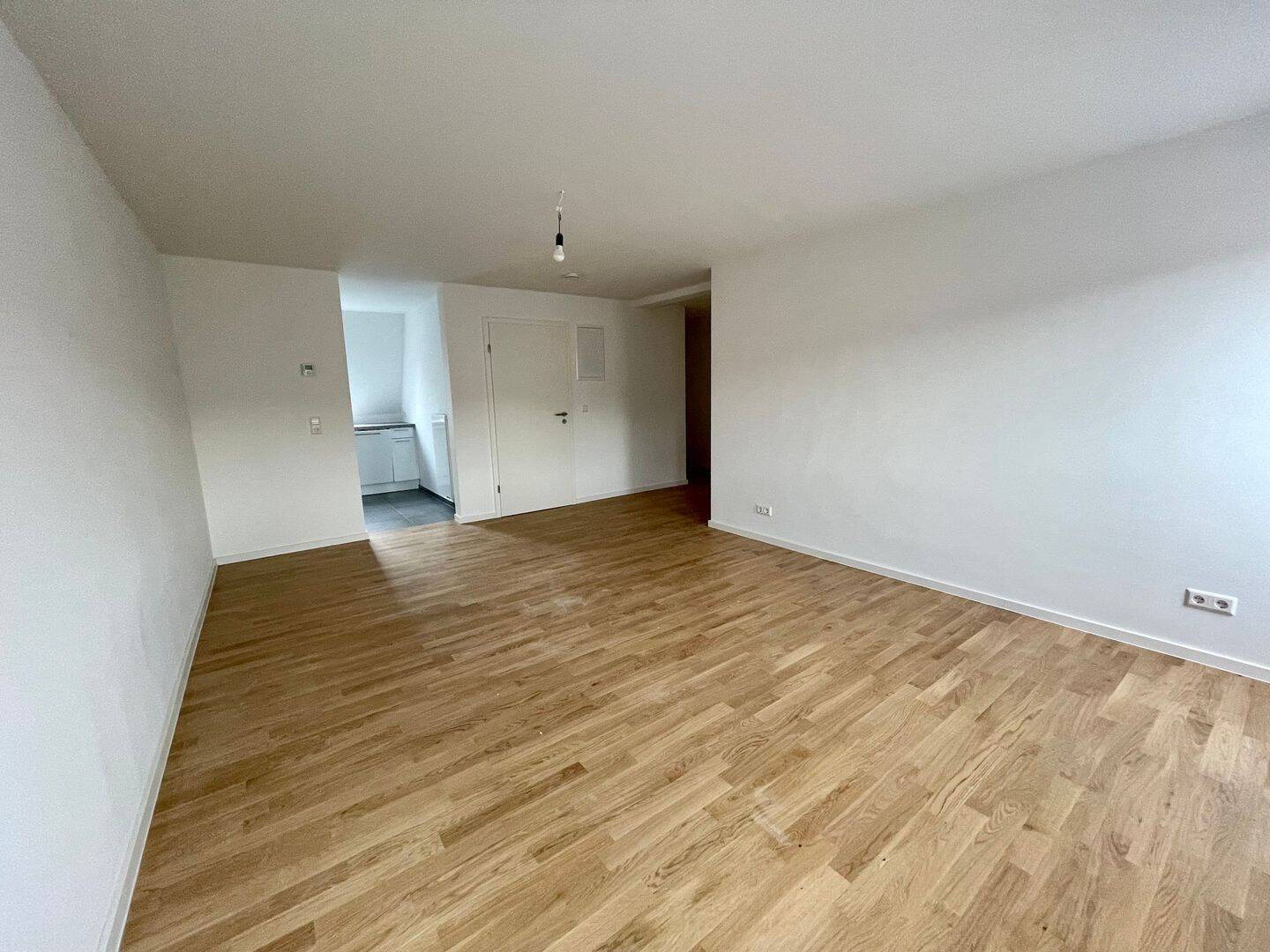Sanierte 2,5 Zimmer Wohnung direkt am Hölderlinplatz – Stuttgart – Vorschaubild 6