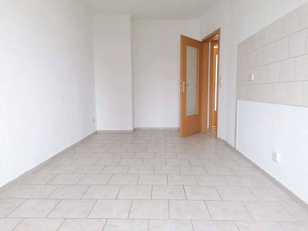 !! Dachgeschosswohnung mit Fußbodenheizung, Balkon, PKW-Stellplatz in ruhiger Nebenstraße !! – Chemnitz – Vorschaubild 5