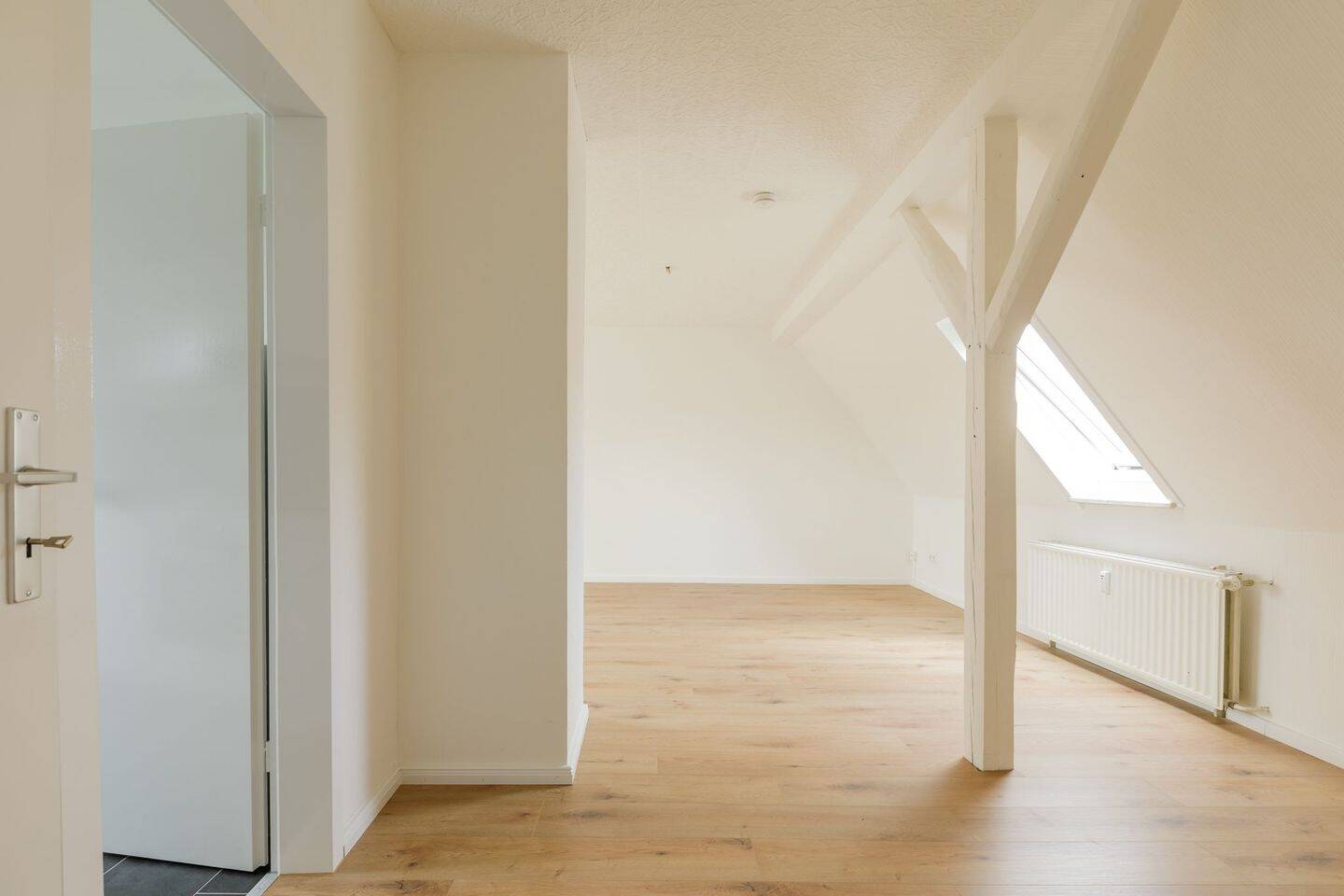 Ab 15.10. - Sanierte DG-Wohnung auf Wunsch mit Garten – Kiel – Vorschaubild 6