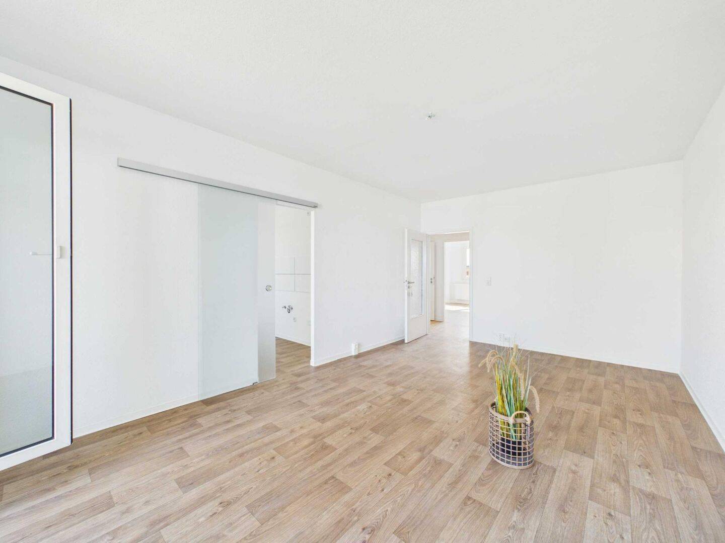 Schnell in der Stadt, IKEA nebenan und alles grün.. Erstbezug nach Sanierung – Magdeburg – Vorschaubild 4