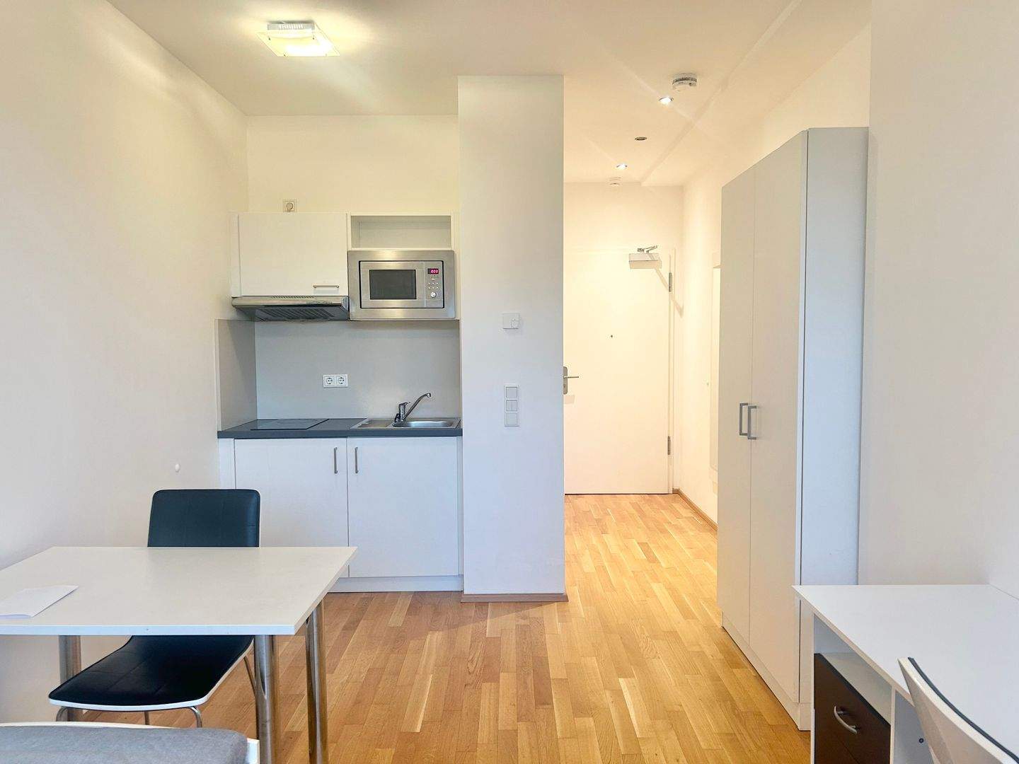 ***NICE LIVING*** TOP MODERNES VOLL MÖBLIERTES 1 ZIMMER APARTMENT MIT TERRASSE – Nürnberg – Vorschaubild 2
