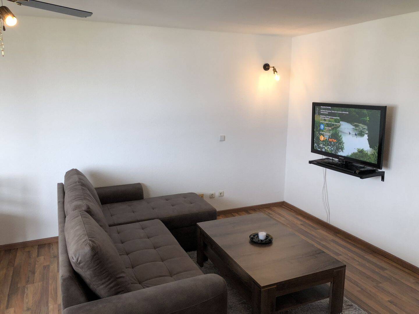 Charmante Wohnung mit Balkon und TG-Stellplatz – Nürnberg – Vorschaubild 2