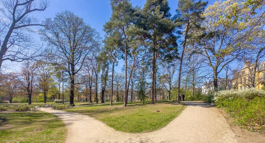 ERSTKLASSIGE 2 ZI. GARTEN-WOHNUNG ALS KAPITALANLAGE - IN RUHIGER LAGE MIT EIGENEM GARTENANTEIL – Dresden – Vorschaubild 2
