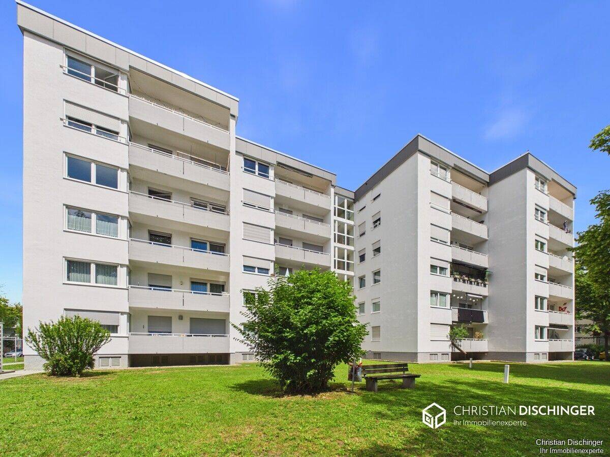 Viel Platz zum Wohnen - 4-Zimmer-Wohnung mit Balkon und Aufzug – 93053 Regensburg – Bild 1 von 9