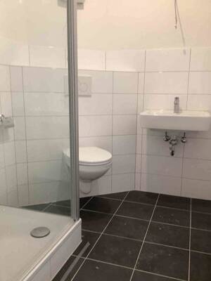 Renovierte 2 Zimmer mit Balkon, und barrierefreien Zugang – 45147 Essen – Vorschaubild 2
