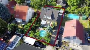 Sonniges Einfamilienhaus mit Pool in zweiter Reihe! – 12524 Berlin – Vorschaubild 2