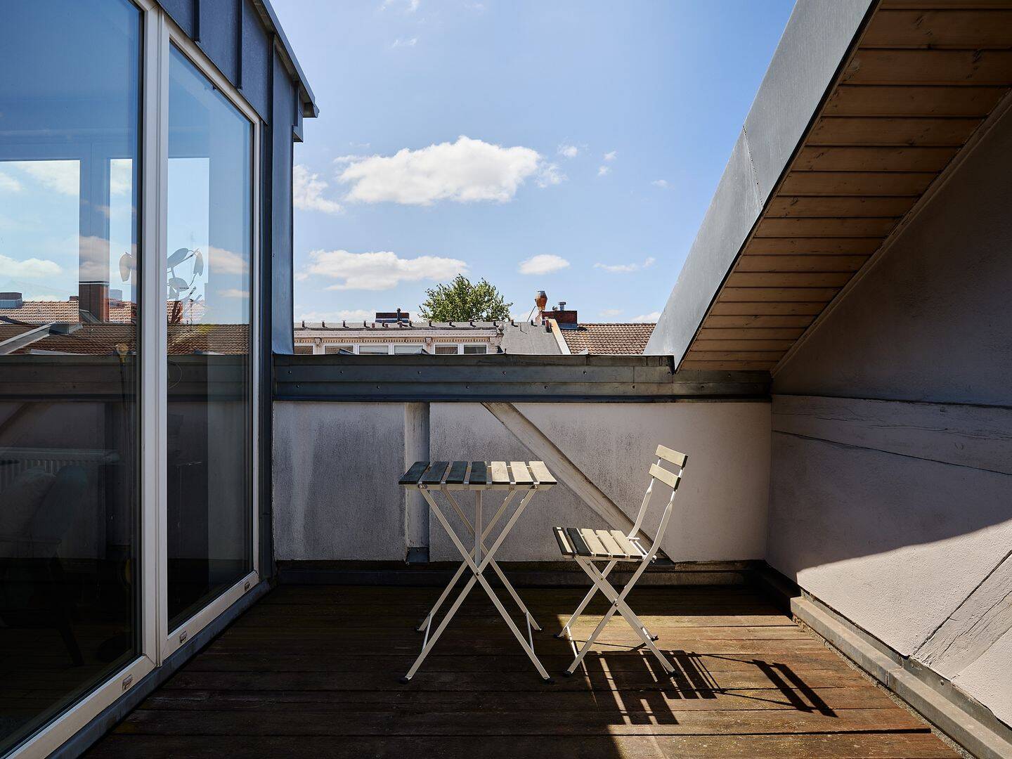 Modernes Dachgeschoss mit 2 Zimmern, Terrasse und offenem Wohnkonzept – Berlin – Vorschaubild 3