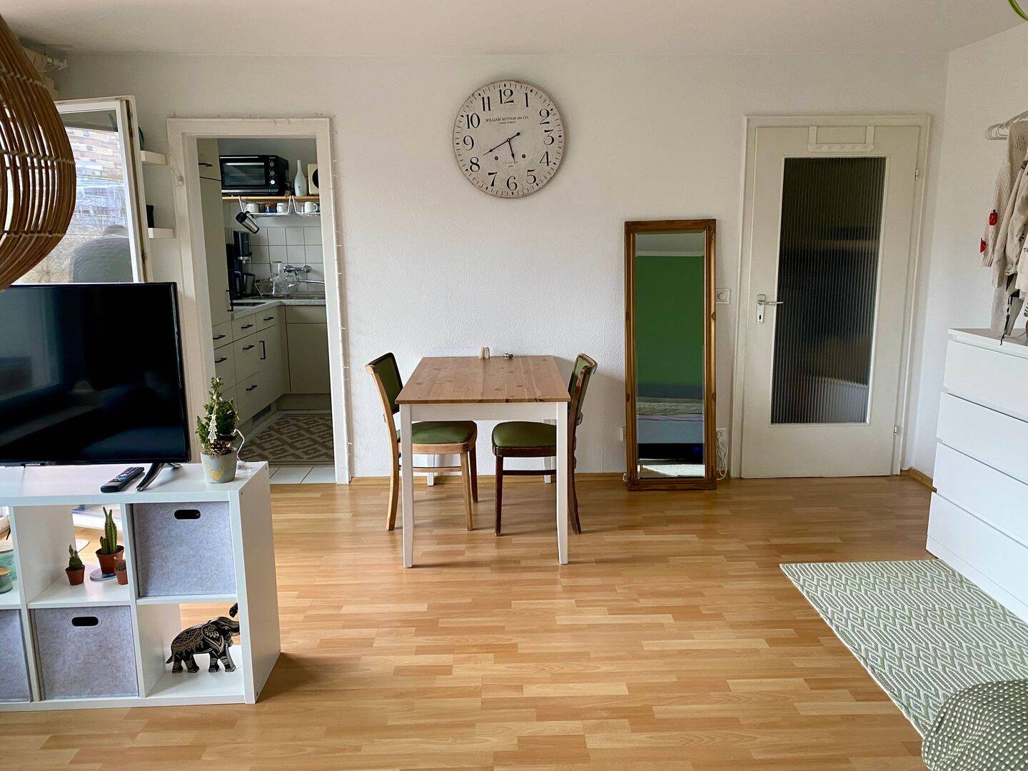 Gut gelegene, möblierte Ein-Zimmer-Wohnung in Botnang – Stuttgart – Vorschaubild 3