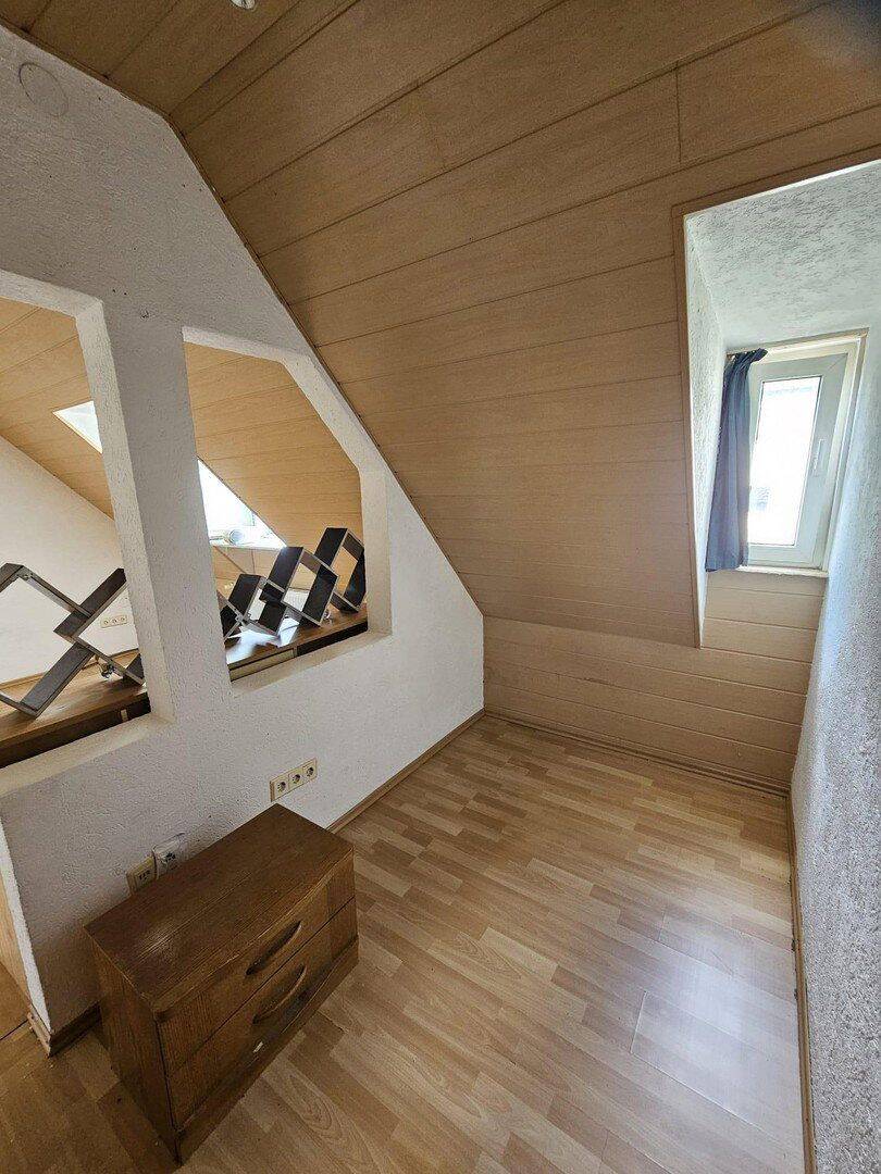 Kapitalanage oder Selbstnutzung: 2,5-Zimmer-Dachgeschosswohnung in Stuttgart (Ohne Makler) – Stuttgart – Vorschaubild 5
