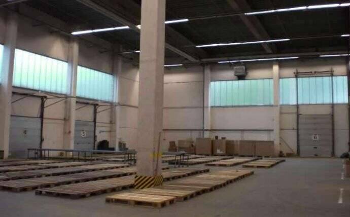 *Sofort Verfügbar *ca. 2.700 m² Halle (ebenerdig) * 3€/m² * Büro + Freifläche zu vermieten *