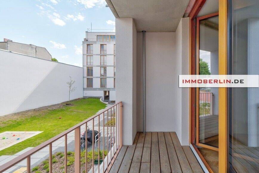 IMMOBERLIN.DE - Moderne Wohnung mit Sonnenloggia & Pkw-Stellplatz in exzellenter Lage – Berlin – Vorschaubild 2