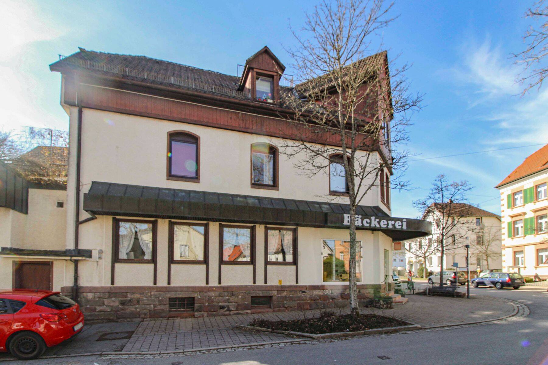 3 Wohnungen + 3 Apartments + Bäckerei im Herzen der Kurstadt Königsfeld - Um- und Ausbaupotential – Königsfeld im Schwarzwald – Bild 1 von 9