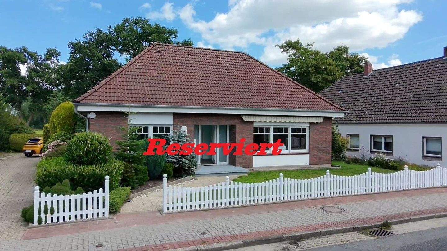 Freistehendes Einfamilienhaus sofort bezugsfertig nach umfassender Renovierung in attraktiver Lage – Varel – Bild 1 von 9