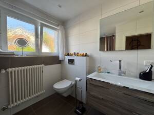 Freistehendes Zweifamilienhaus mit Garten und Garage - tolles Zuhause mit vielfältigen Möglichkeiten – 60388 Frankfurt am Main – Vorschaubild 9