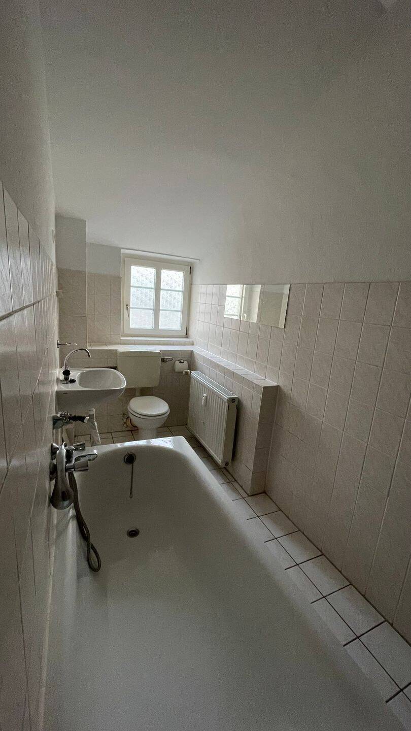 **freundliche, helle DG-Wohnung, 4-Raum mit Balkon** – Chemnitz – Vorschaubild 7
