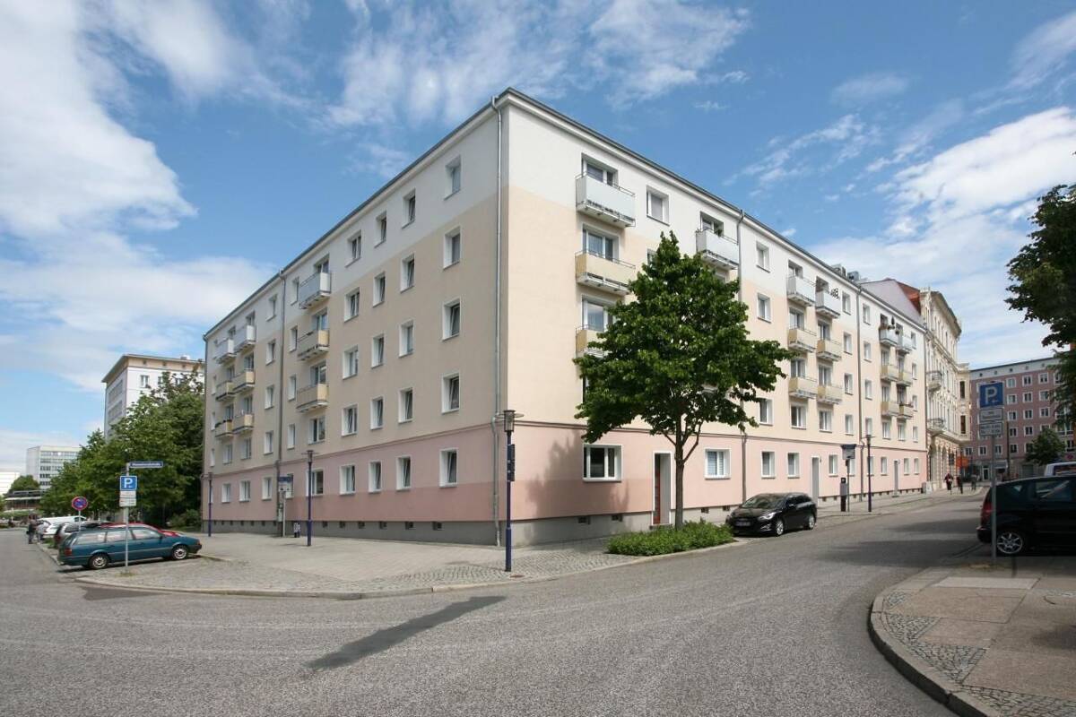 *Die Treppen hinauf zu Ihrer neuen Wohnung* – 39104 Magdeburg – Bild 1 von 8