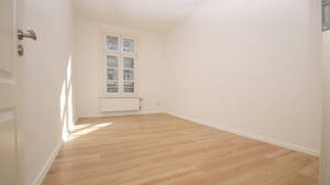 ALTBAUWOHNUNG IN INNENSTADTLAGE! Ca. 107 m² Wfl, 4 Zimmer, 3 Schlafzimmer, 1 Badezimmer und Garage. – 65185 Wiesbaden – Vorschaubild 8