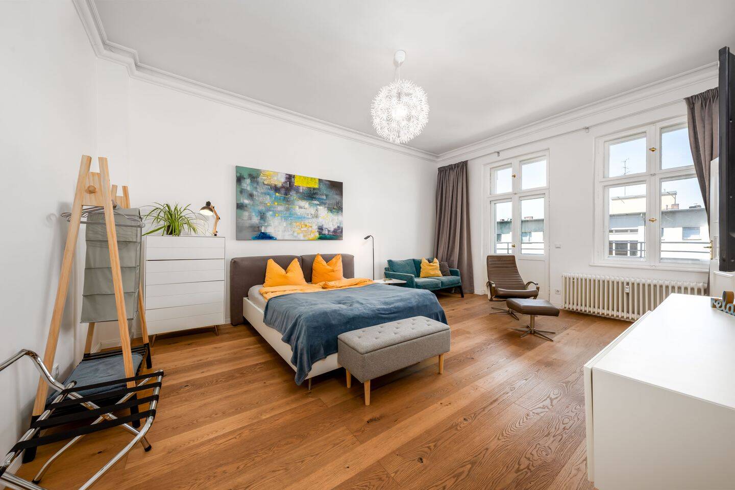 Voll möbliertes City-Apartment in modernisiertem Altbau - 4. OG mit Balkon & Fahrstuhl – Berlin – Vorschaubild 2