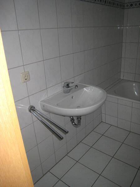 Große 2-Zimmer mit Laminat, Wannenbad, Stellplatz und Balkon in ruhiger Lage! EBK mgl. – Chemnitz – Vorschaubild 9