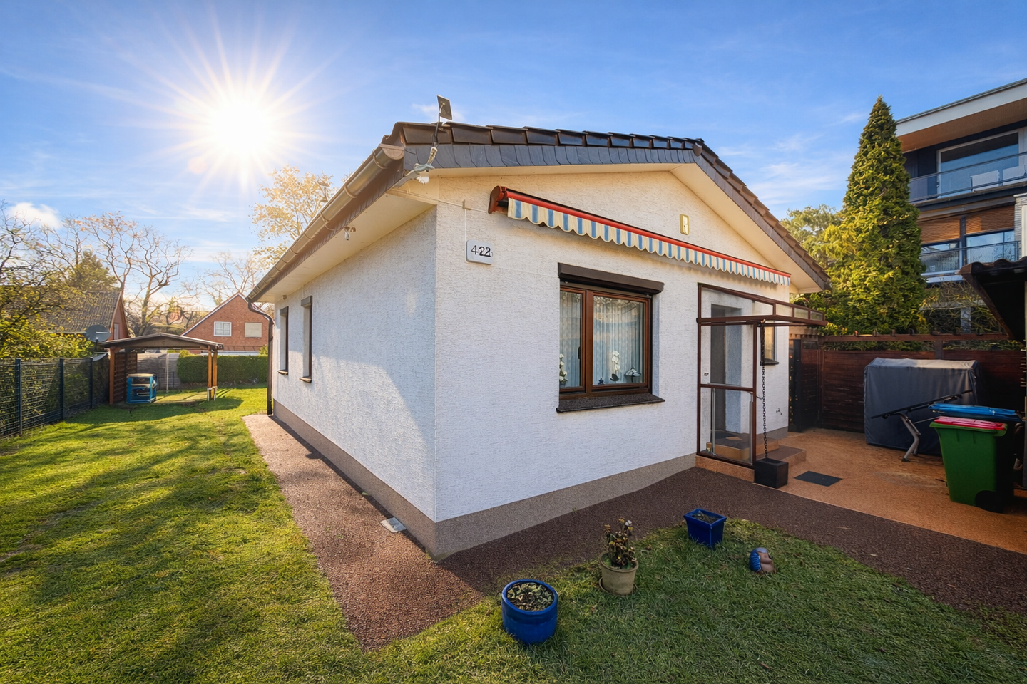 Gepflegter kleiner Bungalow mit großem Grundstück, PV-Anlage & moderner Heizung – Hamburg – Bild 1 von 9