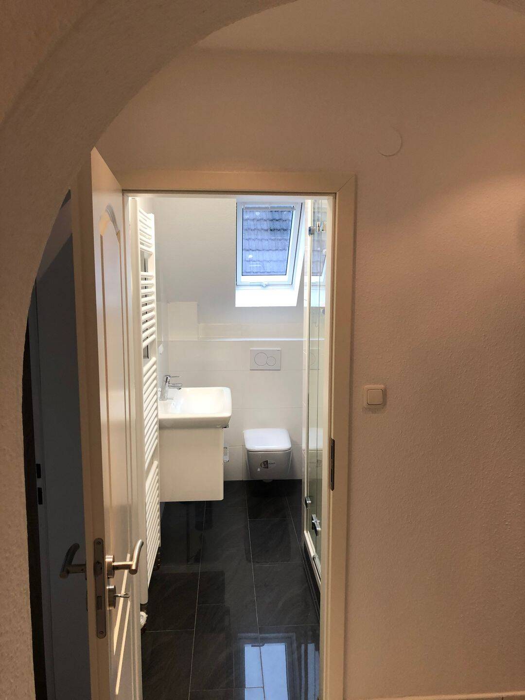 Moderne 3-Zimmer Wohnung mit Zusatzzimmer, EBK, Balkon und Garage in Wennigsen – Wennigsen (Deister) – Vorschaubild 8