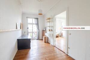 IMMOBERLIN.DE - Charmante Altbauwohnung mit Balkon in exzellentem Zustand am Park – 10967 Berlin – Vorschaubild 3