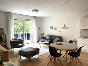 Kapitalanlage - Galante 2-Zimmerwohnung mit Balkon und Blick ins Grüne - Tiefgaragenstellplatz – 63071 Offenbach am Main – Vorschaubild 2
