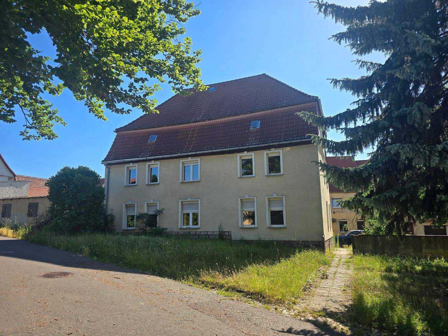 Kleines Mehrfamilienhaus in Ortsteil Niederschmon – Querfurt – Bild 1 von 9