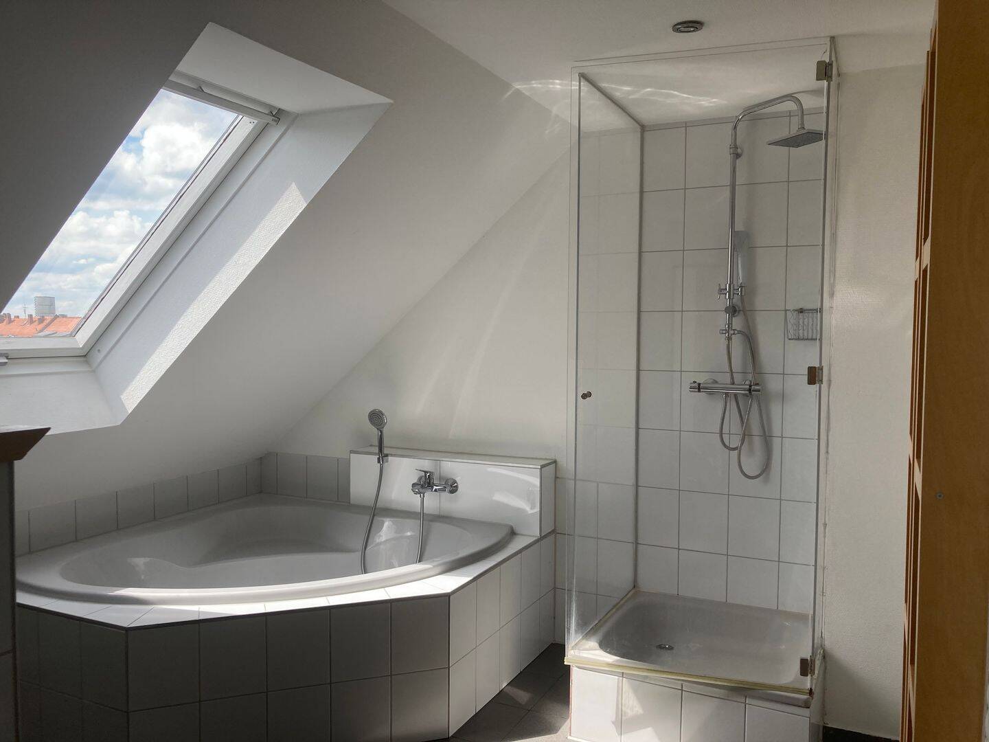 Charmante und helle Maisonette mit französischem Balkon – Nürnberg – Vorschaubild 8