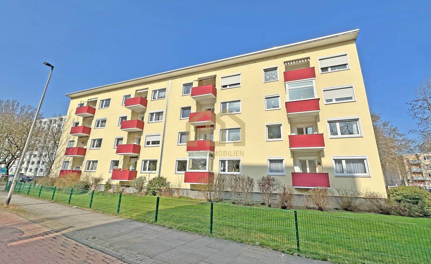 Neustadt: Lichtdurchflutete 3-Zimmer-Eckwohnung mit Sonnenbalkon, Tageslichtbad & Zusatzräumen – Bremen – Vorschaubild 2