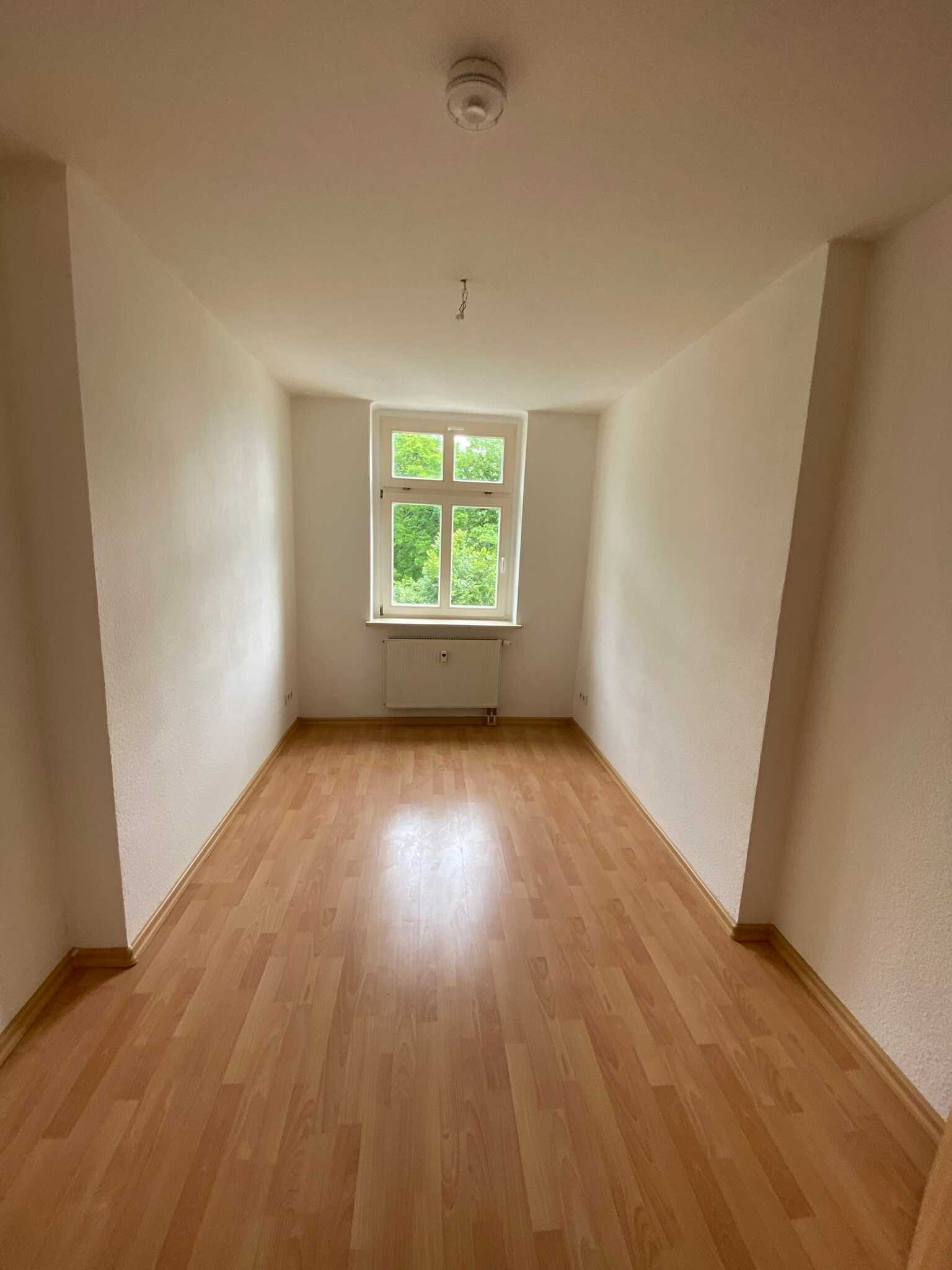 OBEN°°°°gemütliche2-Raum-Wohnung mit Laminat im DG °°°° – Chemnitz – Vorschaubild 5
