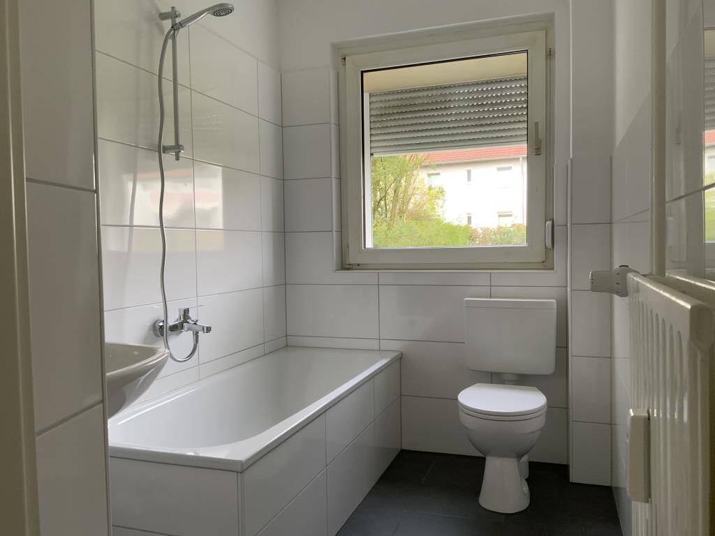 Frisch renovierte 2-Zimmer-Wohnung mit großzügigem Balkon
